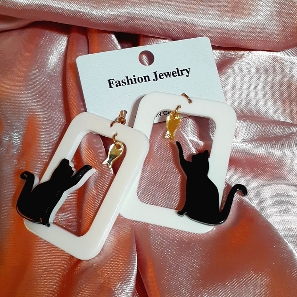 KITTY  EARRINGS! - Picture 3 of 5